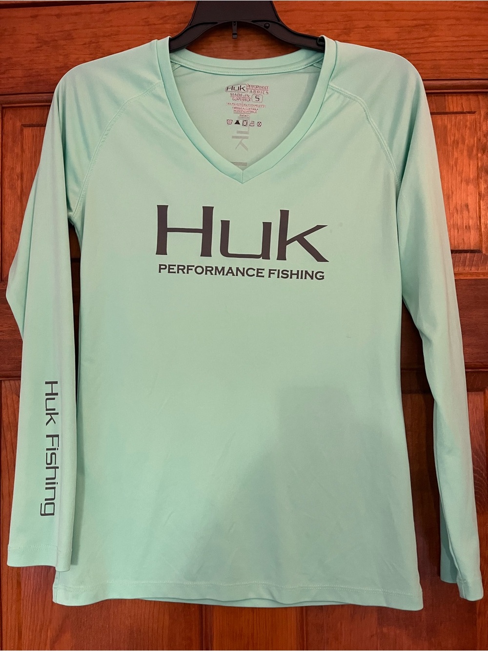 Huk Women's V-Neck Long-Sleeve Performance Top in Mint